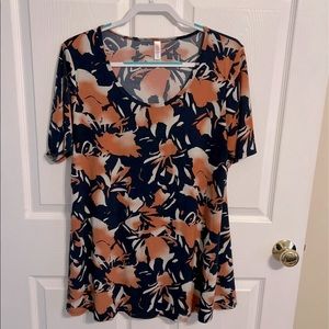 L LulaRoe Perfect T